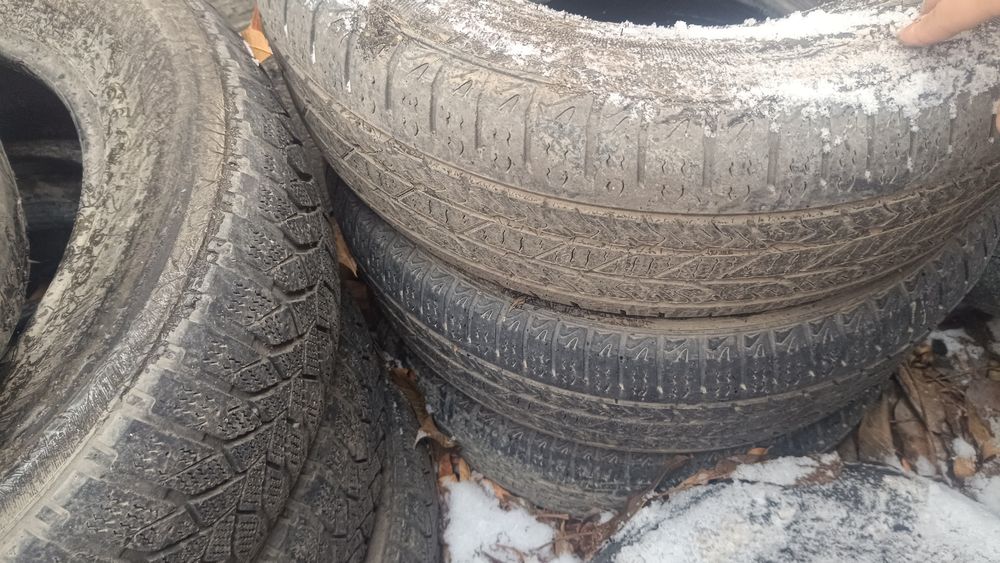 Шины зимние 235/65 R17