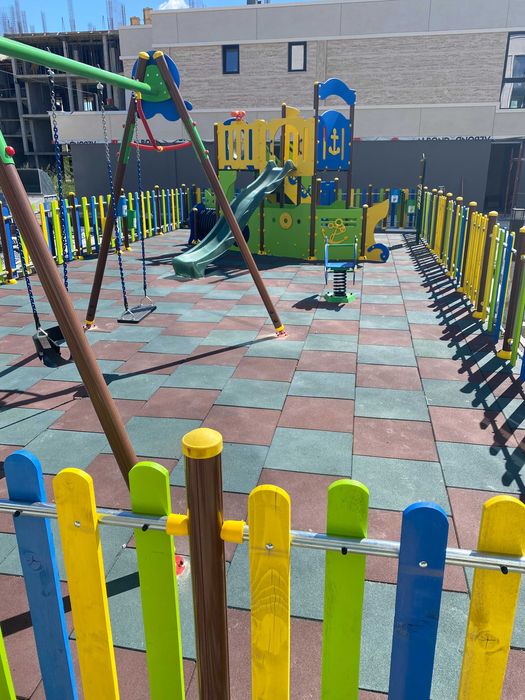 Каучукови плочи Каучукови настилки за детски площадки и фитнес зали