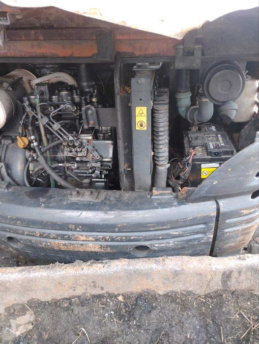 Продавам багер Hitachi zx25