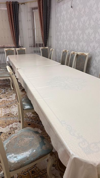 Стол для гостей. И