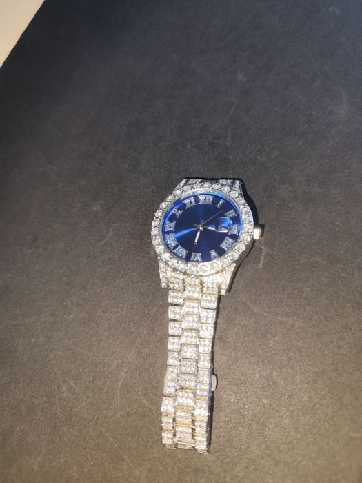 Ceas cu pietricele iced out