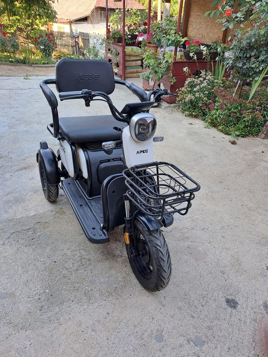 Vând tricicleta electrica