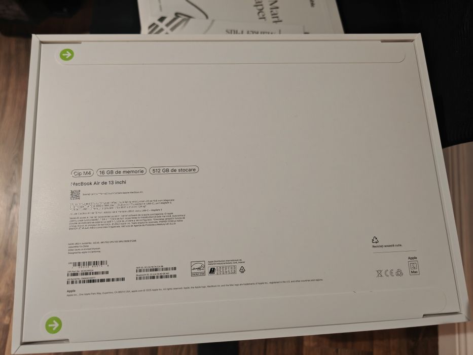 MacBook Air de 13 inchi - cip M4 - Sigilat
