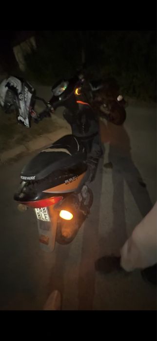Продавам скутер