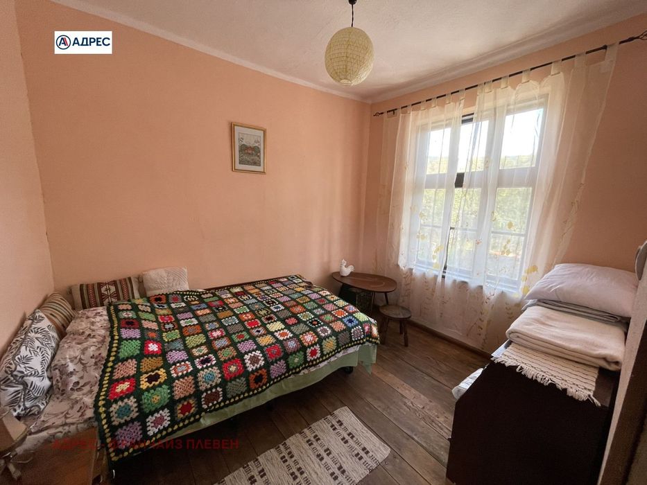 Къща в Ловеч, област-с.Лешница площ 65 цена 45000