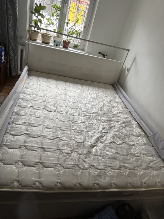 Продам кровать с матрасом