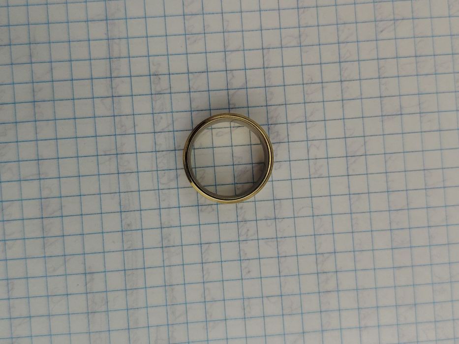 Uzuk sotiladi
Razmer: 19
Xususiyatlari xarorat o'lchochi 
termometr va