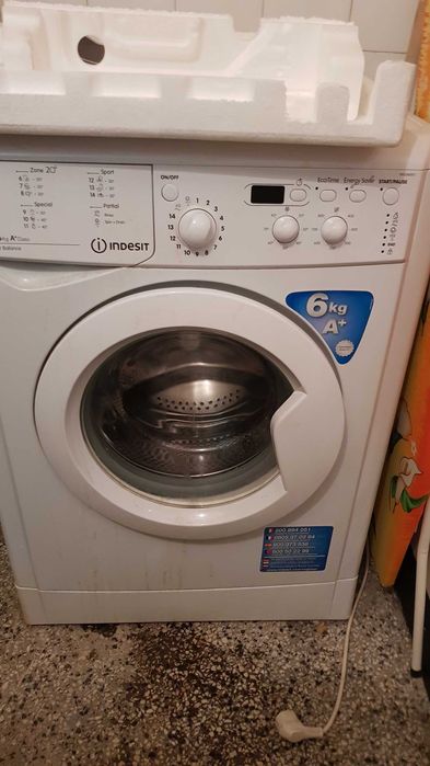 пералня  Indesit, работеща до 6 кг.