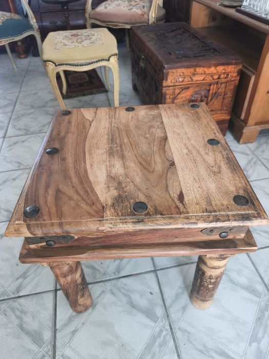 Măsuță mexicană din lemn masiv cu inserați metalice