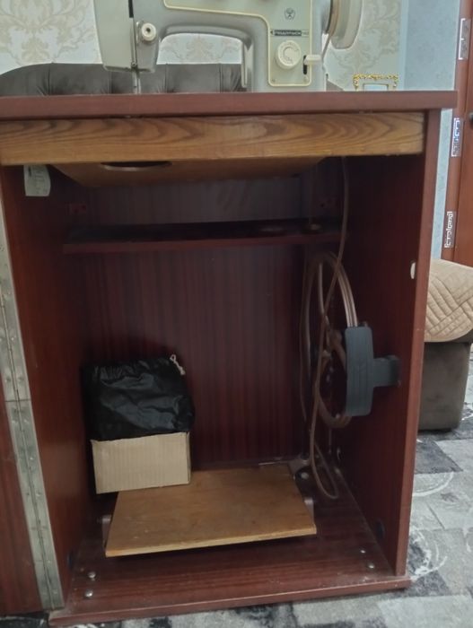Продам швейную машину