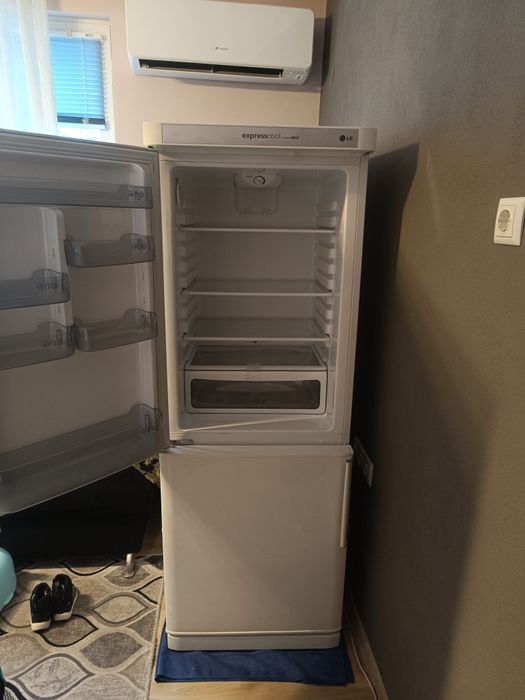 Хладилник с фризер LG!