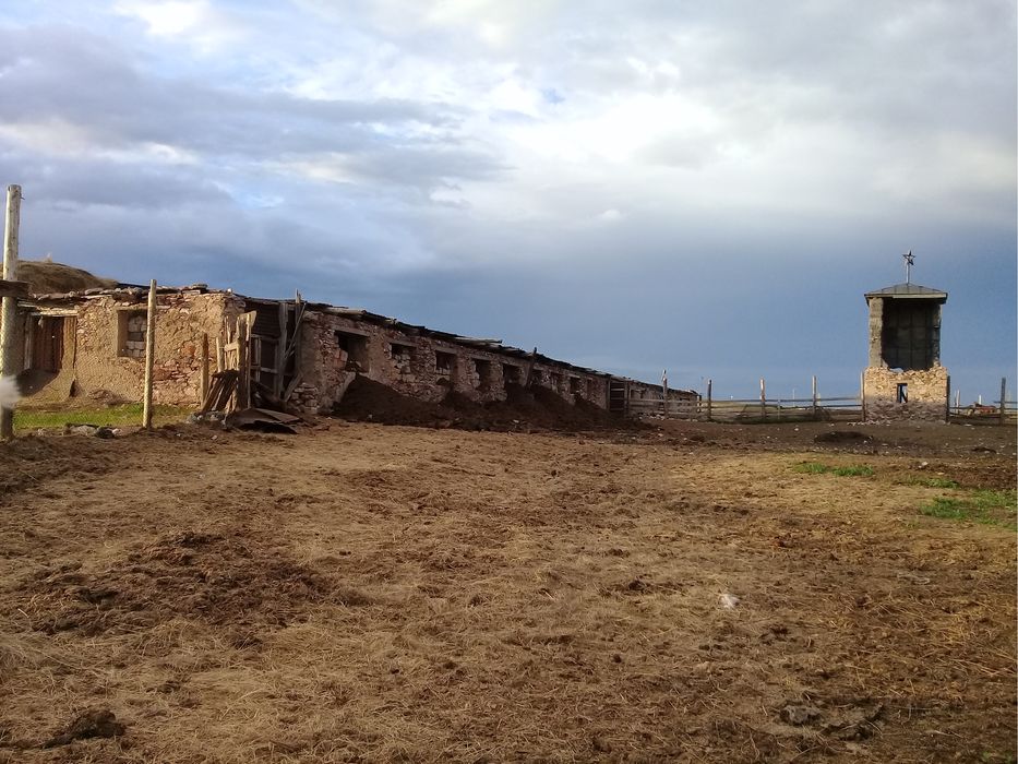 Крестьянское хозяйство дом базы земли техника