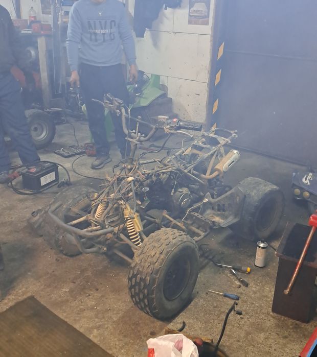 Vand atv 125cm³ refăcut de la 0