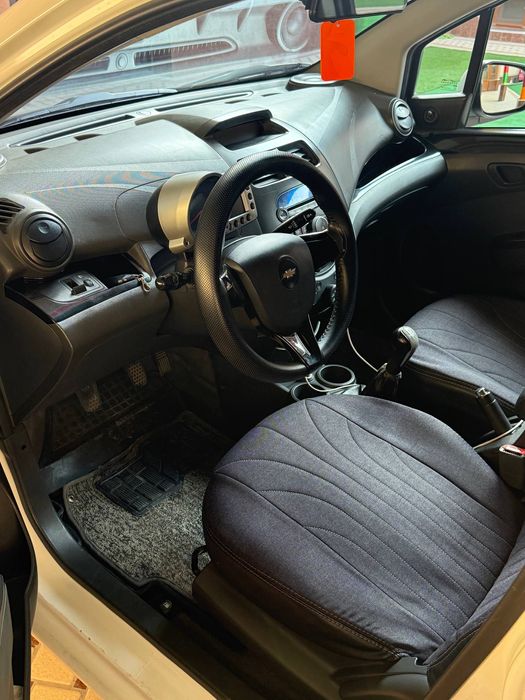 Spark 1.25 lt 2017 yil 2 pazzitsa 
Rangi oq