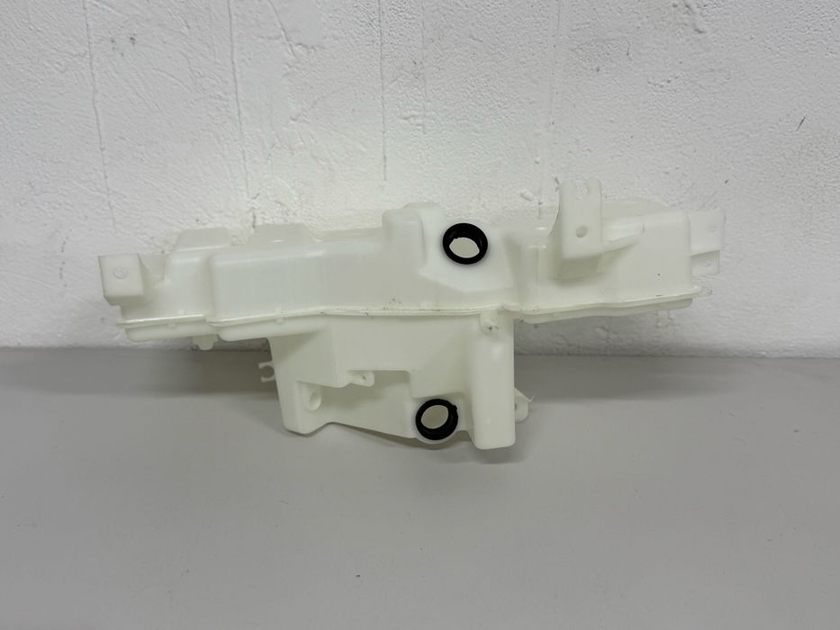 Бачок омывателя Паджеро 3 Рестайл Дорестайл