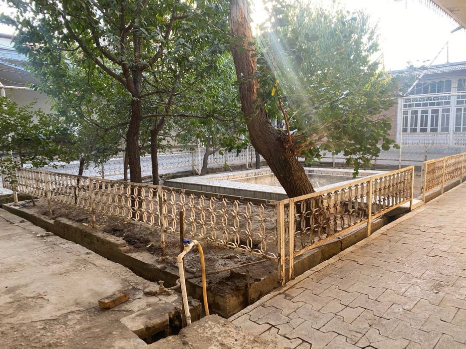 Продаётся дом 12 соток земли в центре города