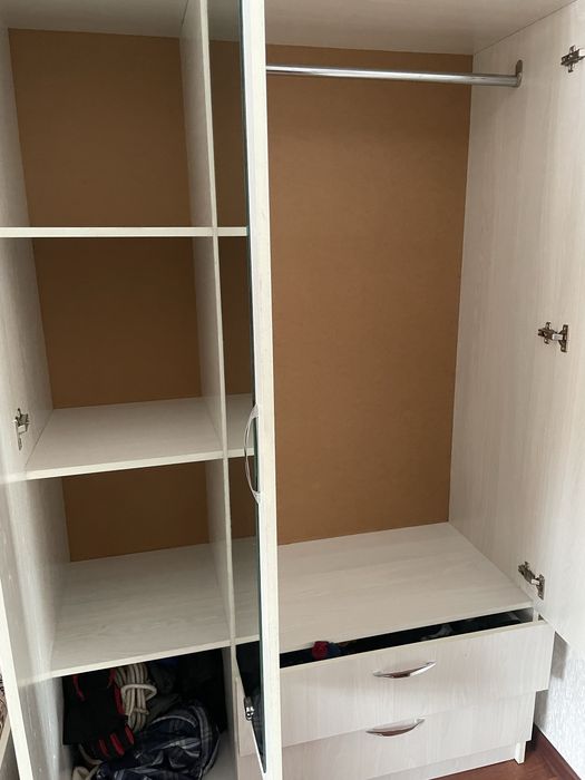 Шкаф с полкой продаю