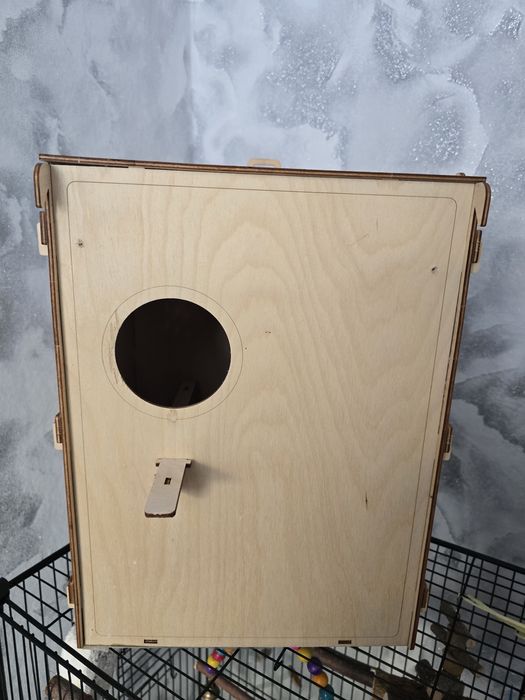 Продам деревянный дом для попугаев