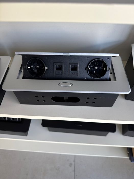 Розетка врезная встраиваемая настольная лючок socket наполная