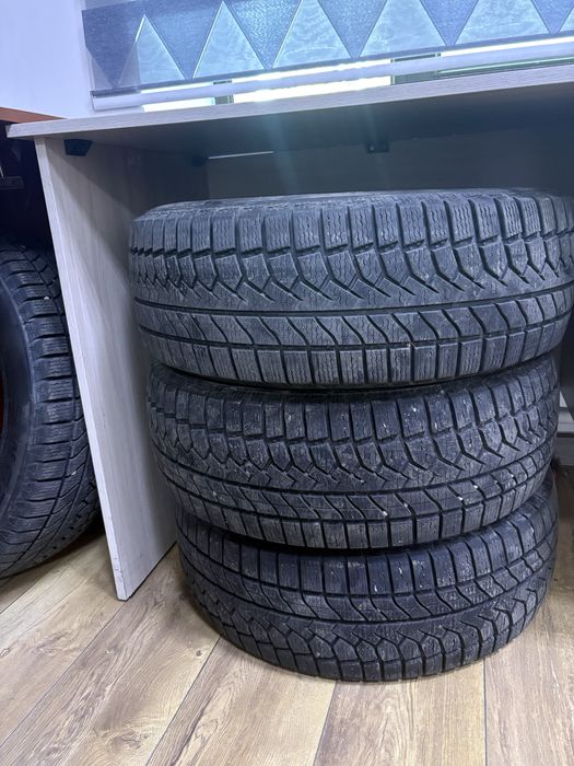 Продам зимние шины 215/60R16
