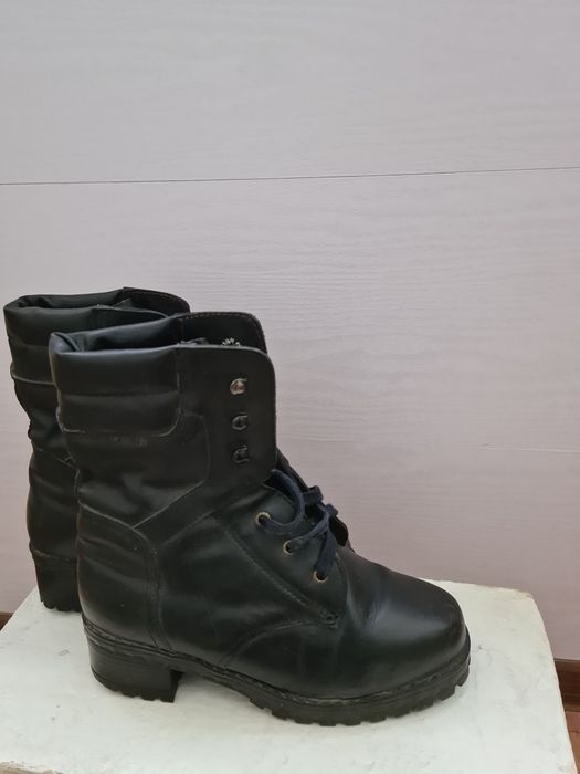 Продам кожаные берцы 36 размер.