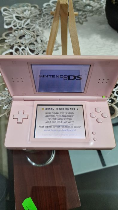 Consolă Nintendo DS roz