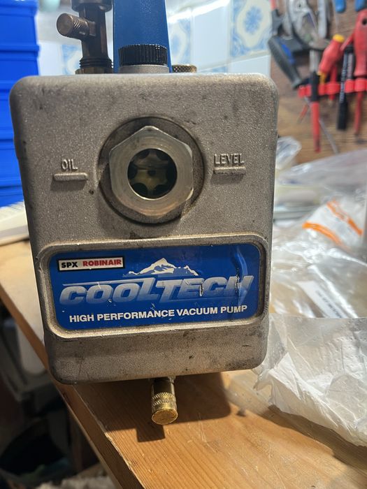 вакуум помпа двустъпална  ROBINAIR