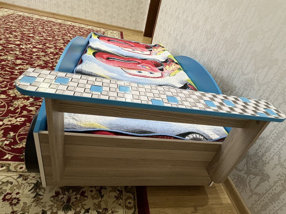 Детский машина диван