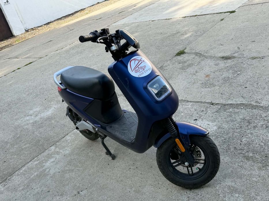 Vand scuter electric