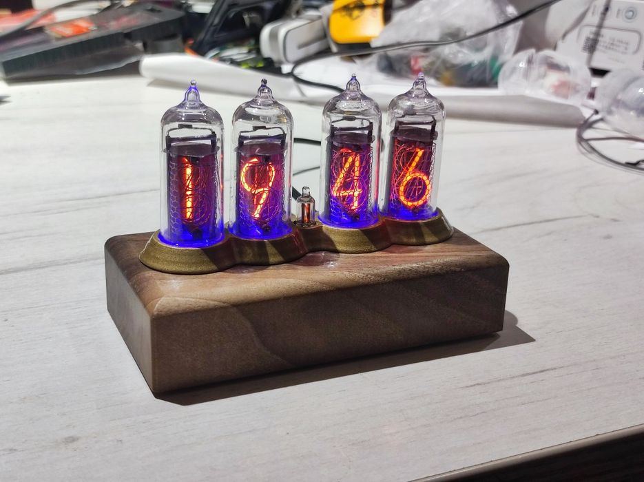 Продаются часы на газоразрядных индикаторах Nixie!