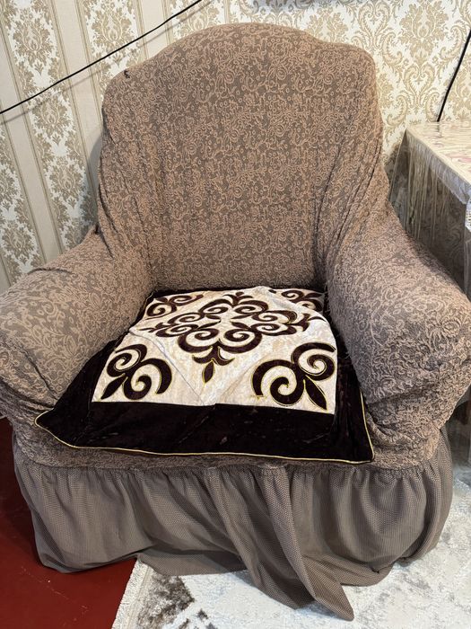 Отдам даром диван и два кресла