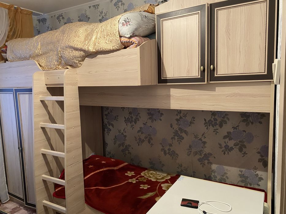 Двухярусная кровать