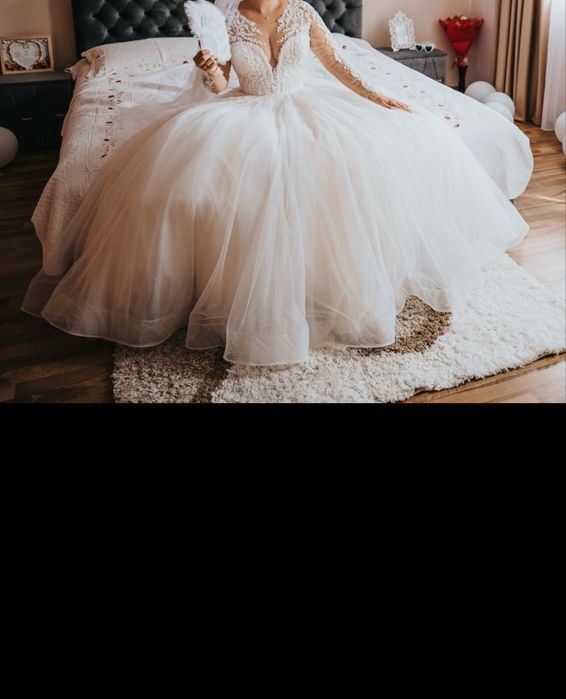 Vând rochie de mireasă model prințesă, culoare ivory.