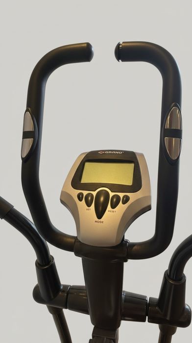 Продам срочно эллиптический тренажёр Grand