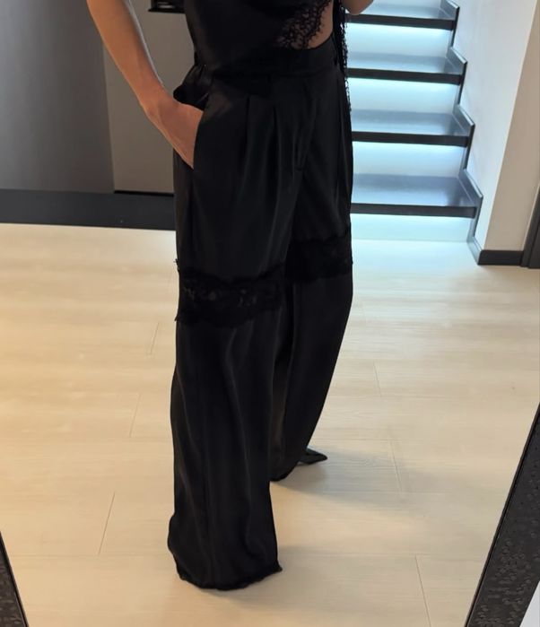Pantaloni cu dantela