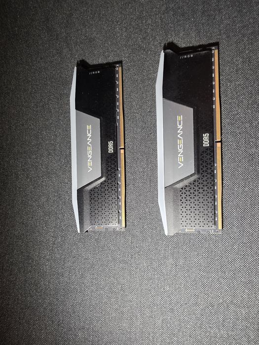 2x32GB  Corsair Vengeance RAM DDR5 CL6600 64GB RGB