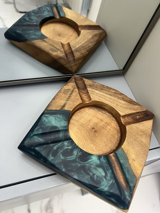 Пепелник за пури от масивно дърво и епоксидна смола