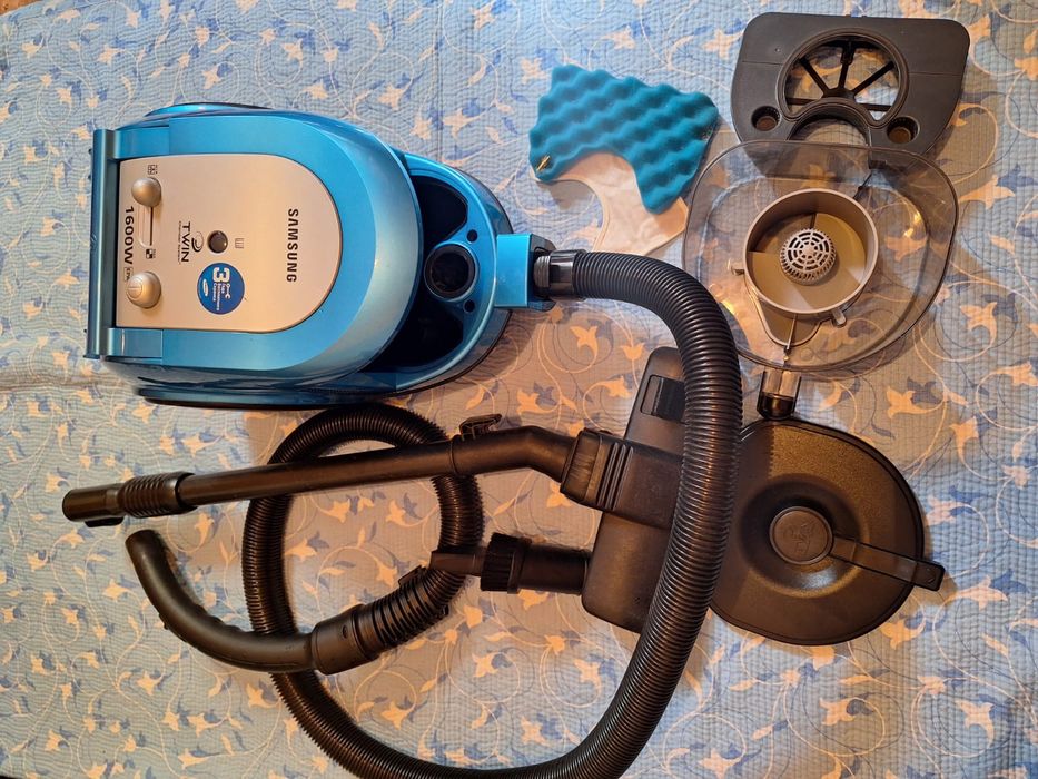 Пылесос Самсунг 1800w.