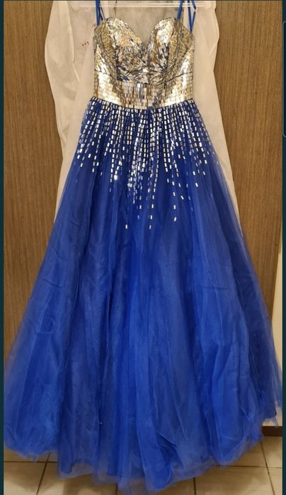 Вечернее платье с пайетками