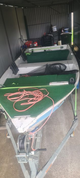 Barca aluminiu+peridoc+motor