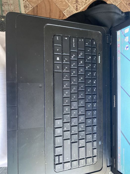 Продам ноутбук Compaq без батареи