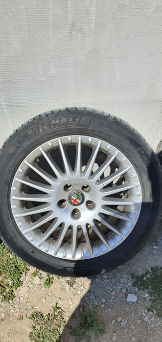 Vând jante cu cauciucuri alfa romeo