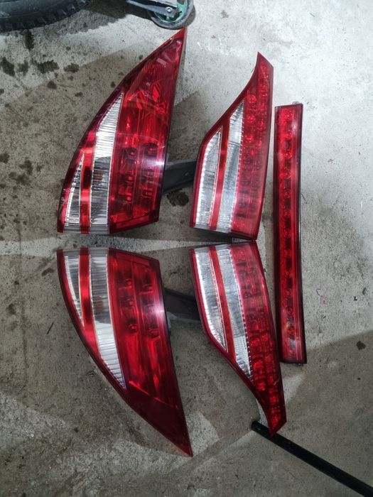 Продаю задний фонарь TOYOTA  ESTIMA