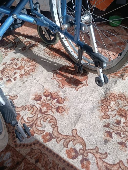 Продам инвалидную коляску