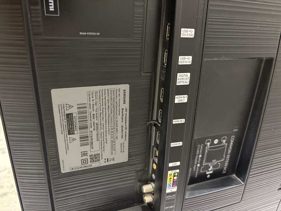 Samsung 4К продам телевизор свежий