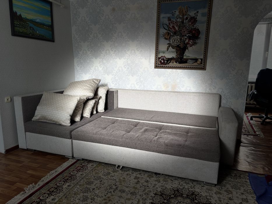 Продаю угловой диван
