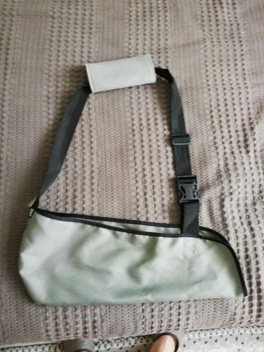 Suport pentru brat imobilizat cu ghips