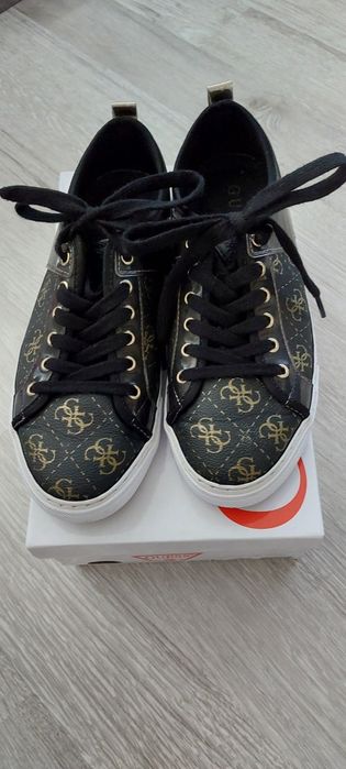 Дамски обувки марка Guess