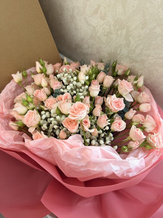 Продам букет из кустовых роз 14000