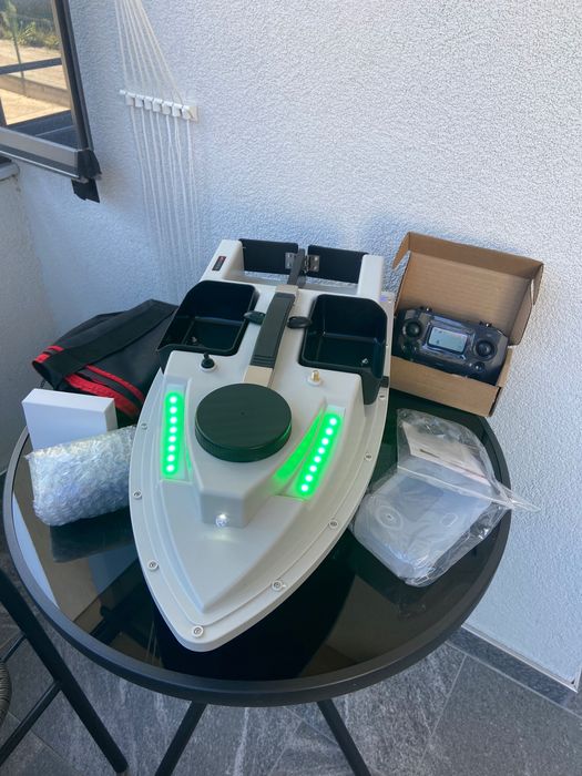 Лодка за захранка D19,GPS-99 точки